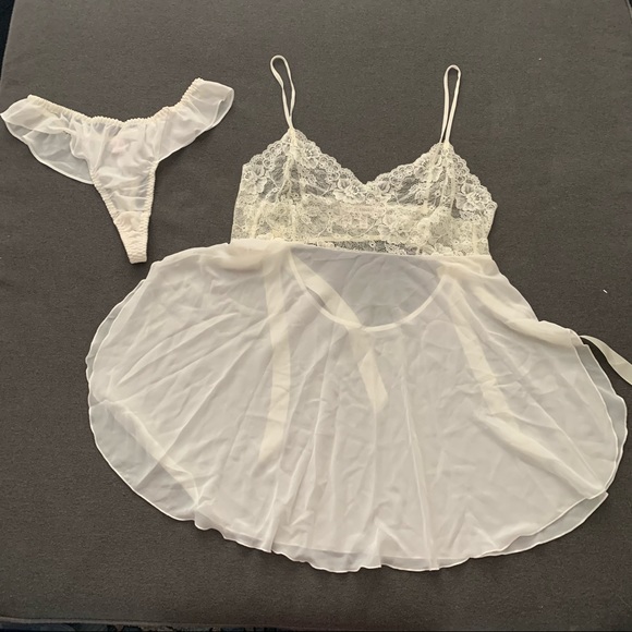 Vintage Victoria’s Secret Off-White Babydoll Negligee - Picture 7 of 7